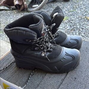 Black Winter Boots with Lace-Up Design